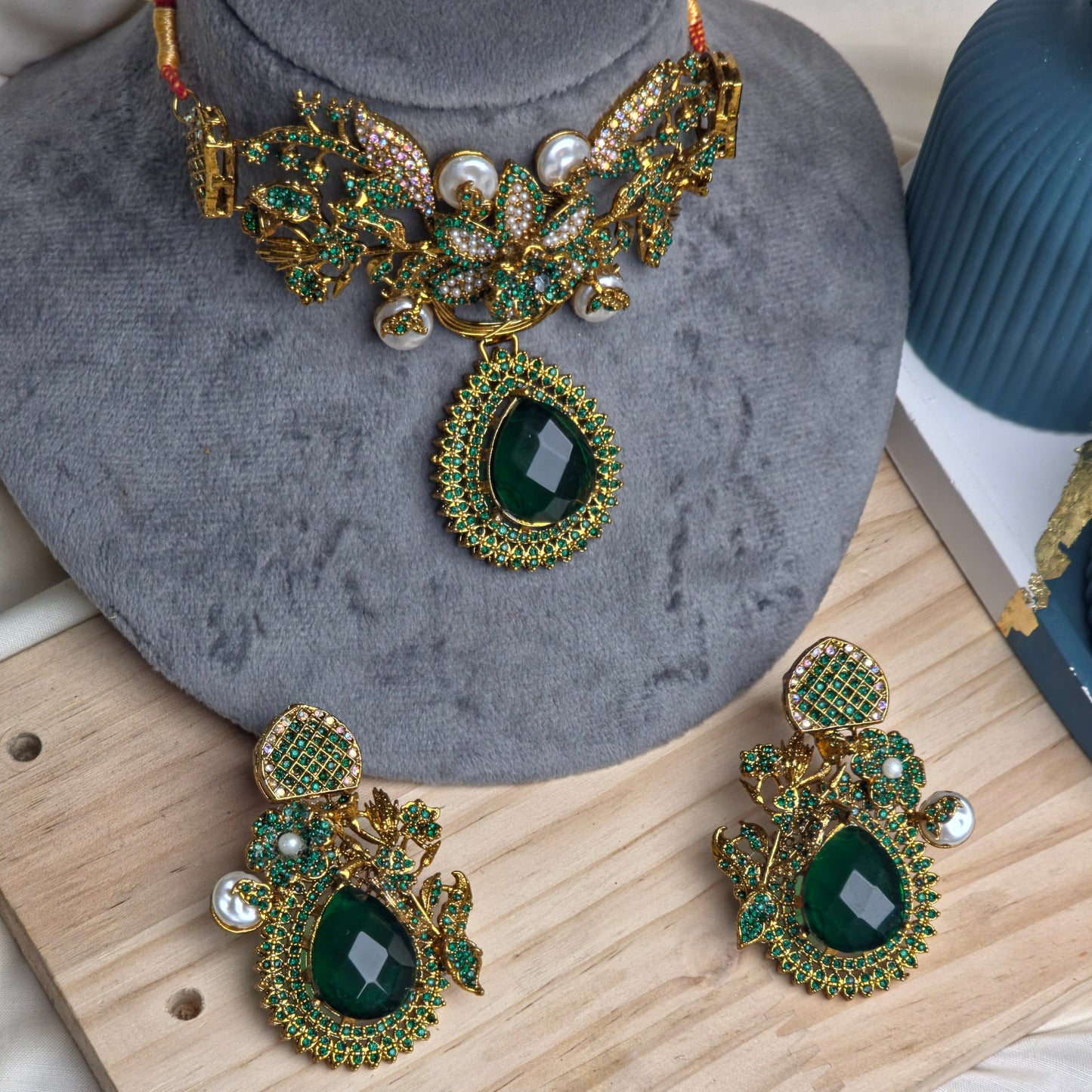 Imperial Emerald Teardrop Necklace Set