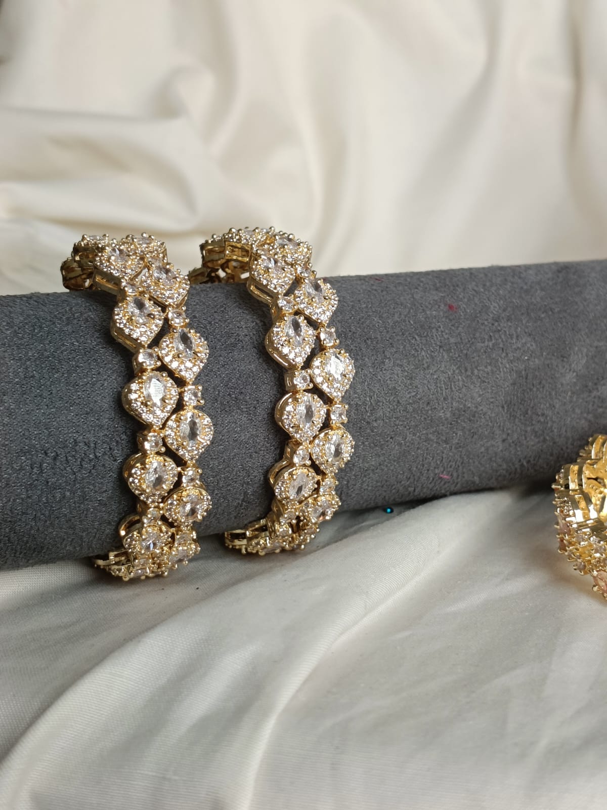 Galaxy pearl Kara  Pair