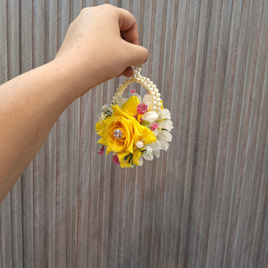 Heena earrings bindi