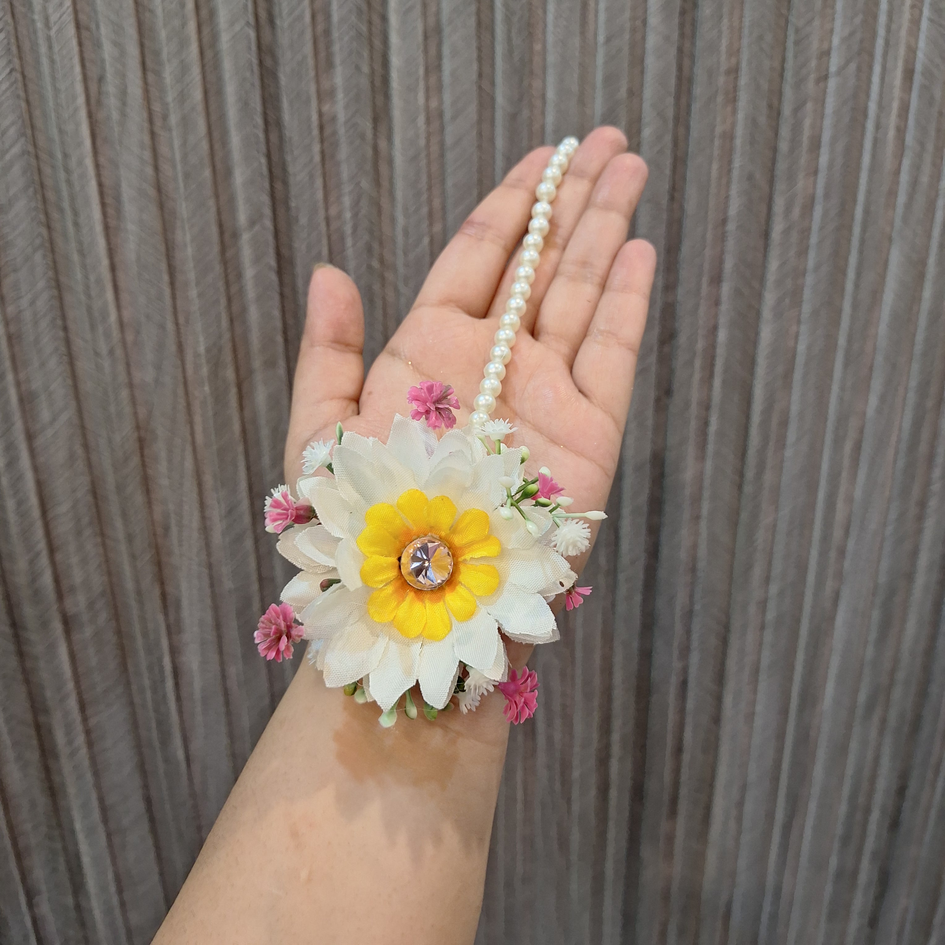 Heena earrings bindi