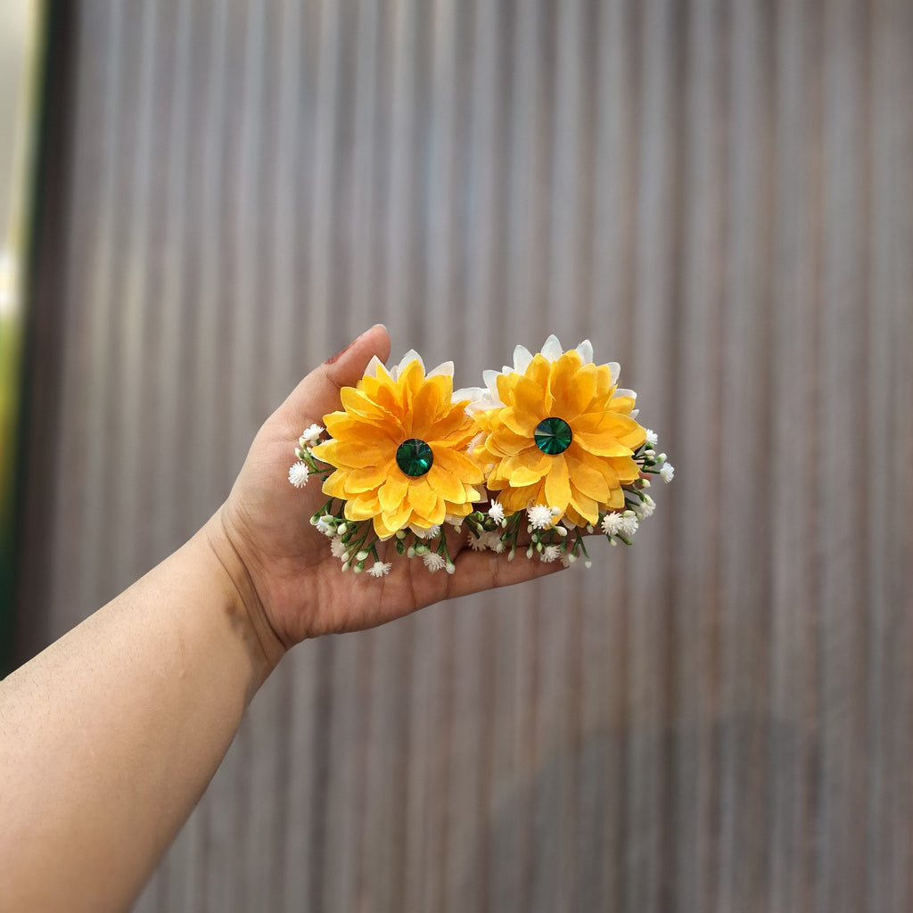 Sunshine earrings and bindi