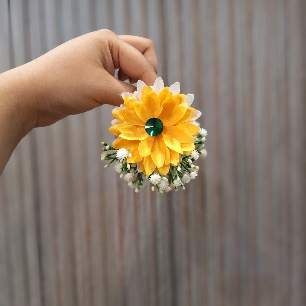 Sunshine earrings and bindi