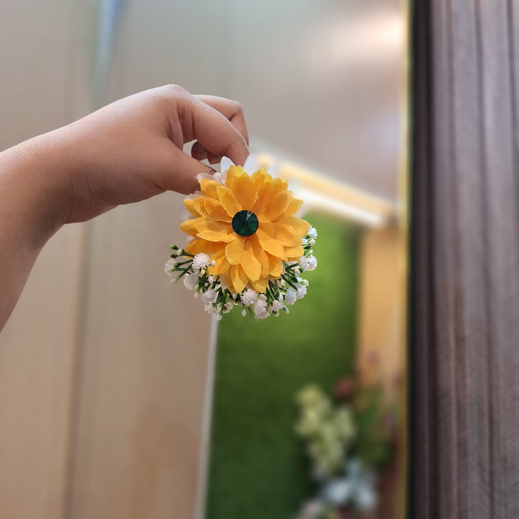 Sunshine earrings and bindi