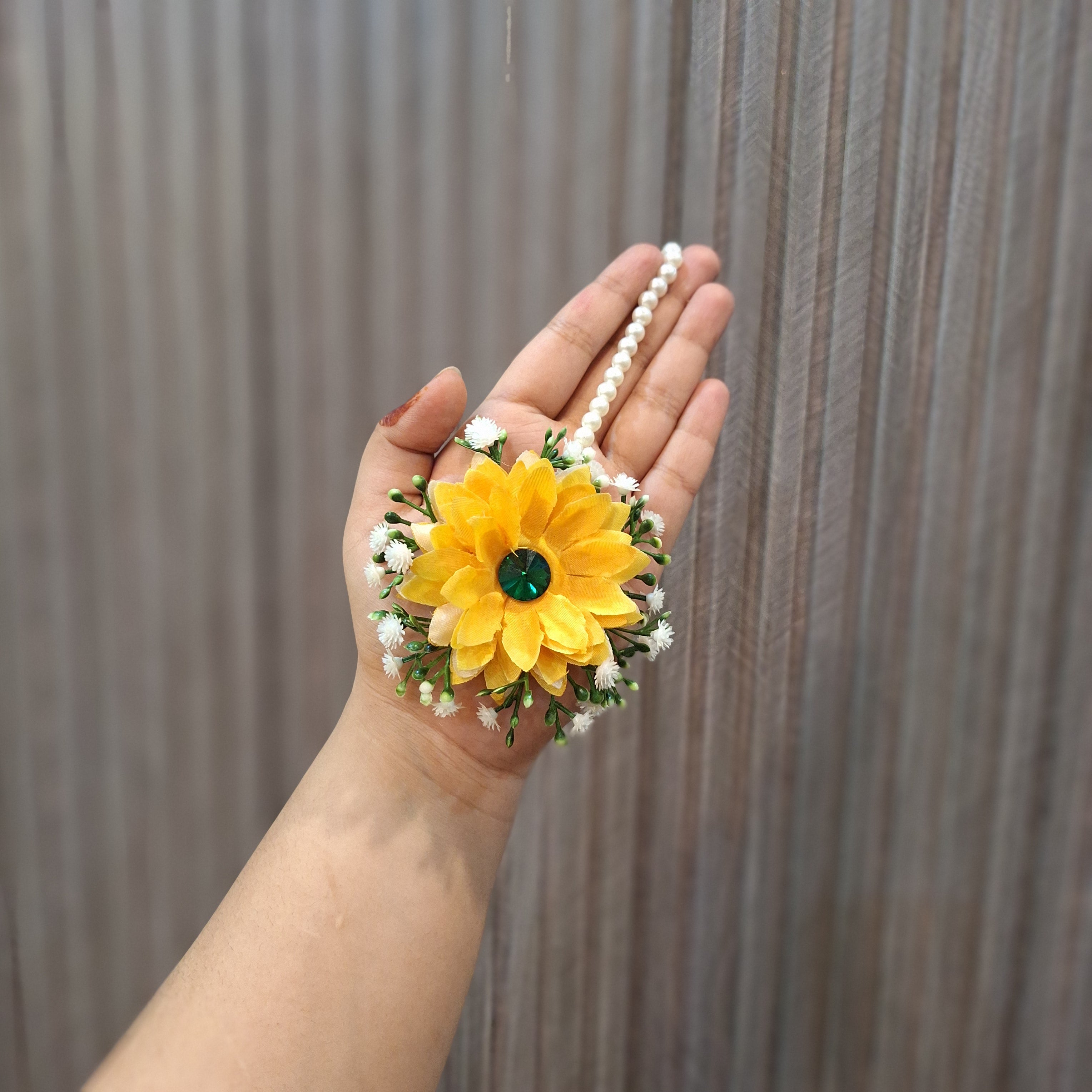 Sunshine earrings and bindi