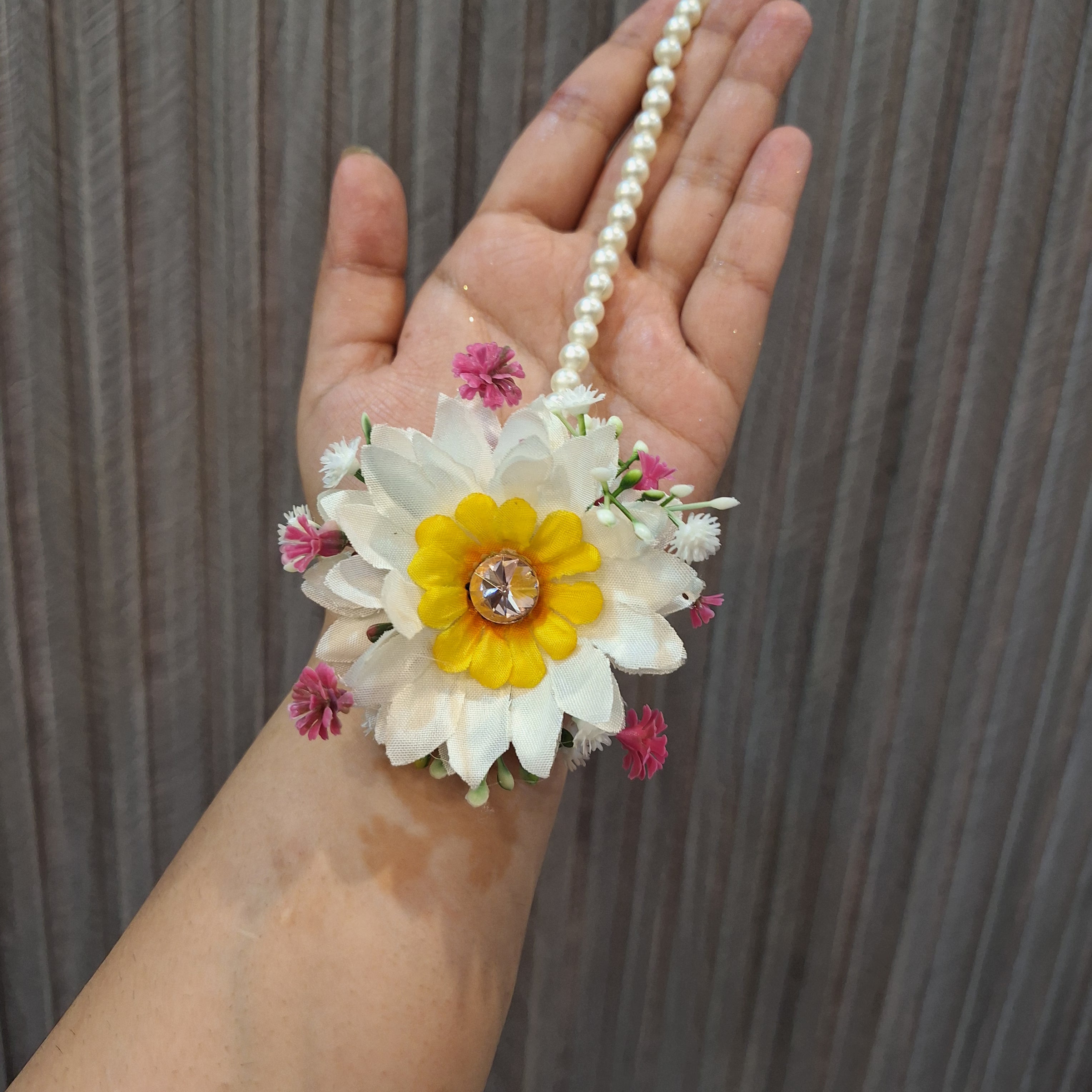 Heena earrings bindi